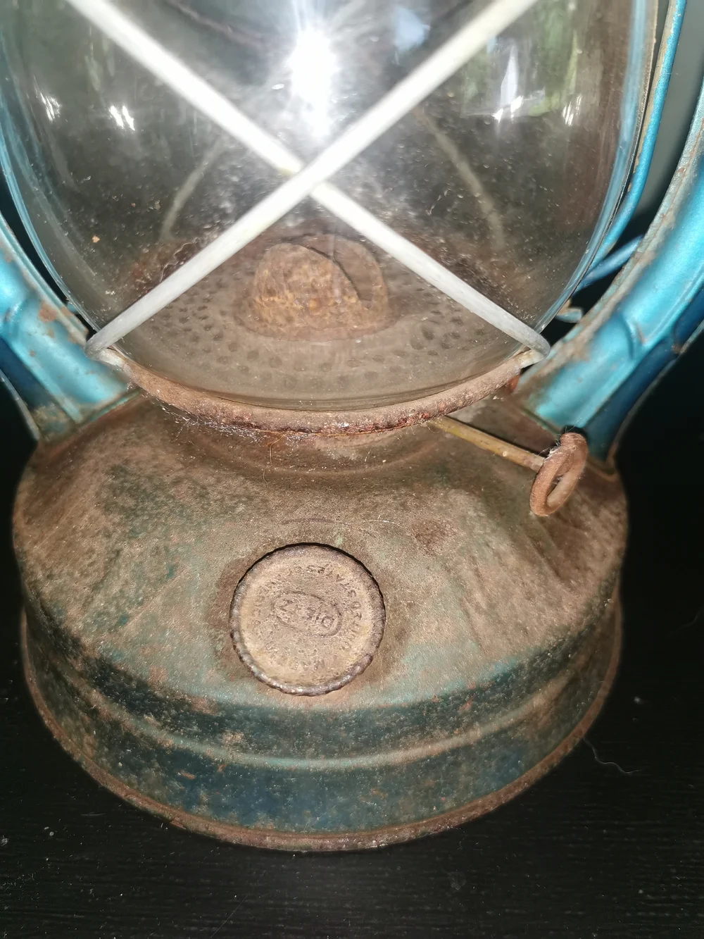 VTG Dietz Monarch Barn Kerosene Lantern Glass Globe and Blue Painted Metal Frame